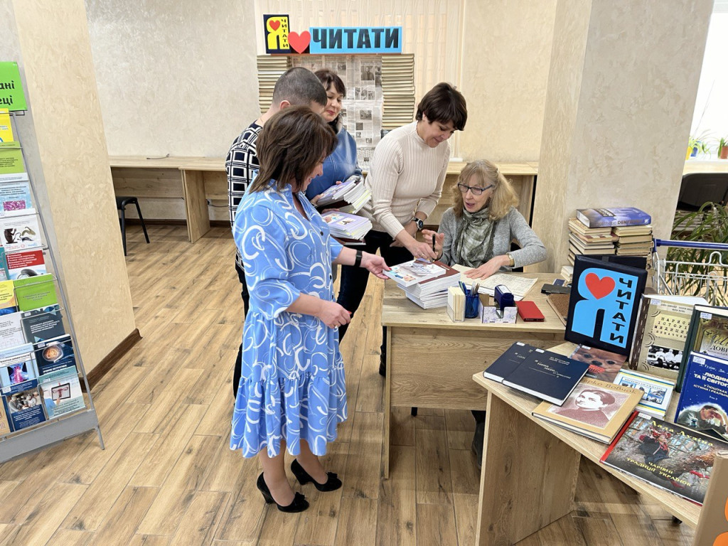 Колектив кафедри долучився до акції подаруй бібліотеці книгу