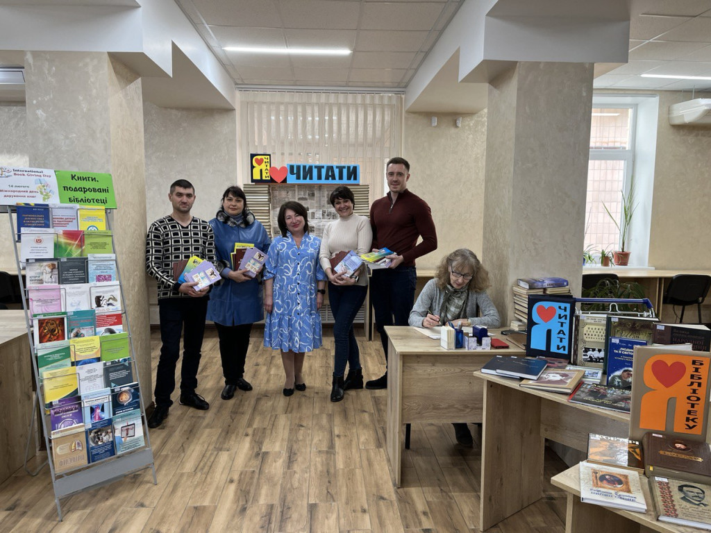 Колектив кафедри долучився до акції подаруй бібліотеці книгу